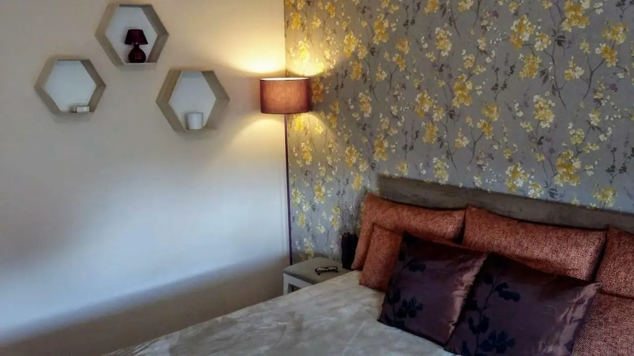 Zozi Csaladi Apartman Hotel Eger