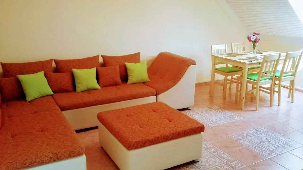 Zozi Csaladi Apartman Hotel Eger