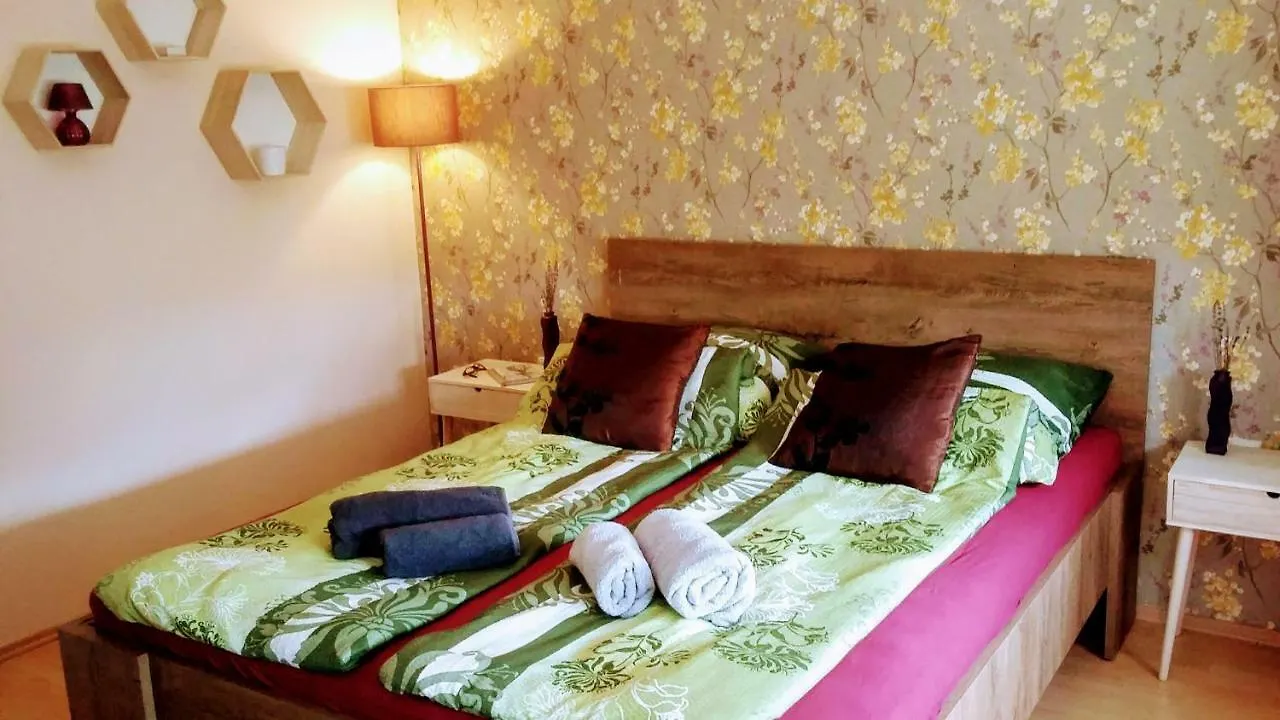 Zozi Csaladi Apartman Hotel Eger